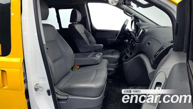 Hyundai Starex 2019 — фото 16