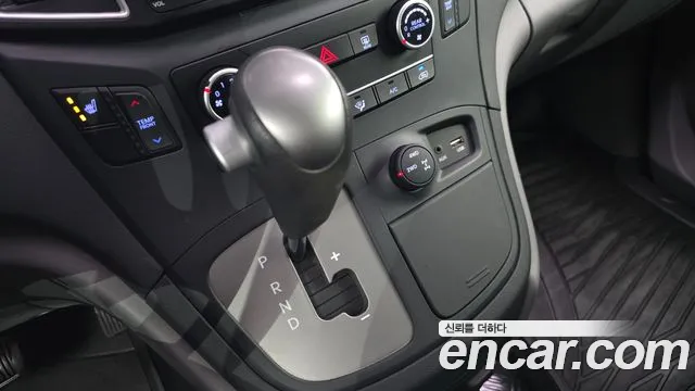 Hyundai Starex 2017 — фото 9