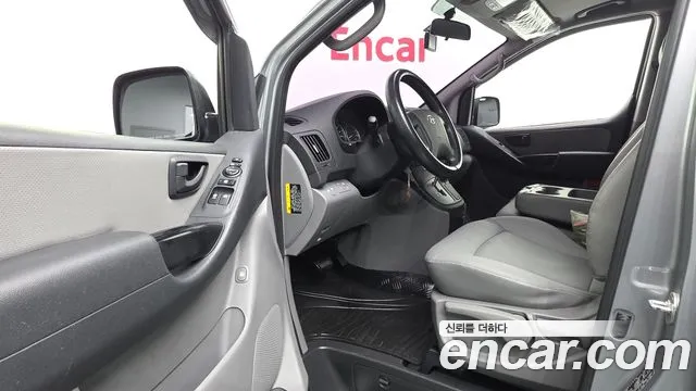 Hyundai Starex 2017 — фото 10