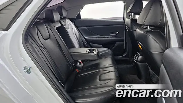 Hyundai AVANTE 2023 — фото 18