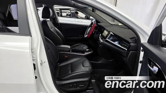 Kia Niro 2022 — фото 11