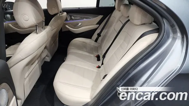 Mercedes-Benz E-Class 2019 — фото 11