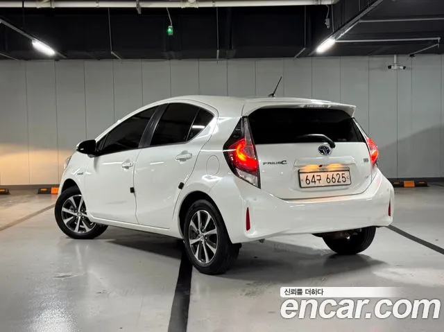 Toyota Prius 2019 — фото 2