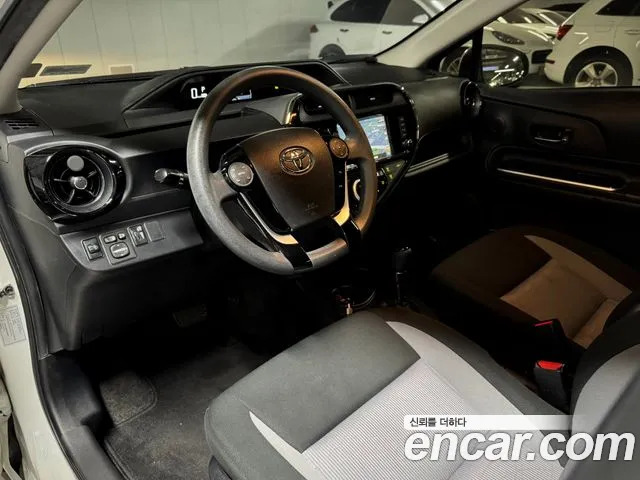 Toyota Prius 2019 — фото 10
