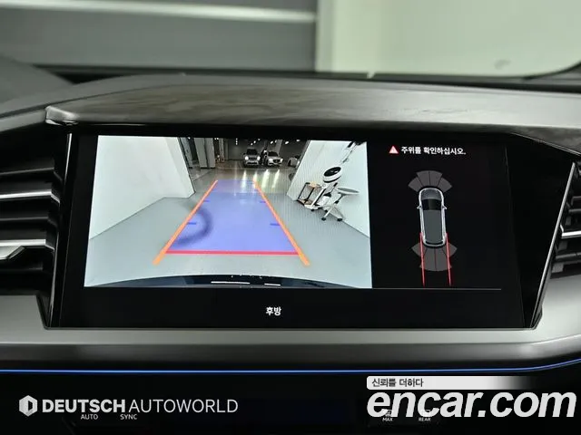 Audi Q4 e-tron 2025 — фото 15