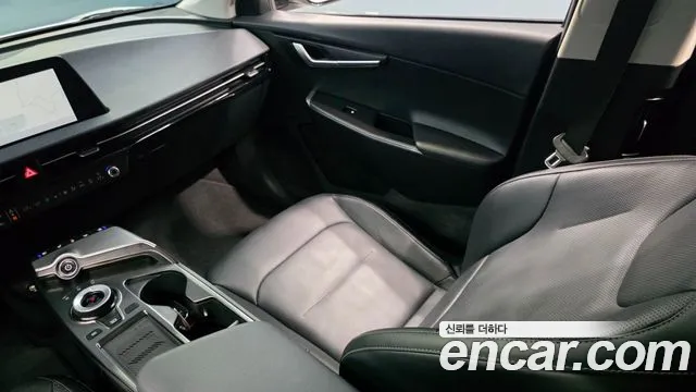 Kia EV6 2022 — фото 12