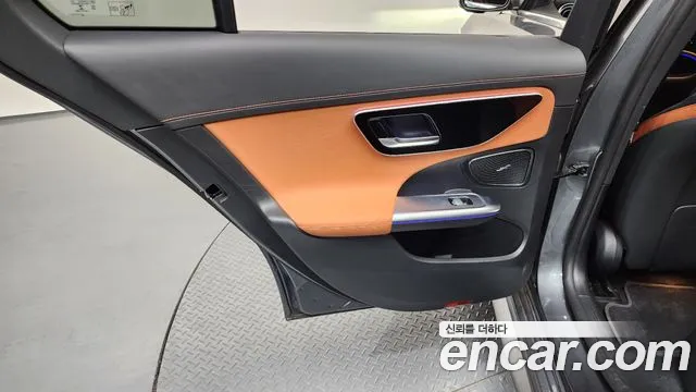 Mercedes-Benz C-Class 2023 — фото 15
