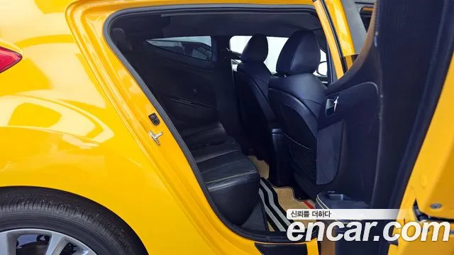 Hyundai Veloster 2017 — фото 18