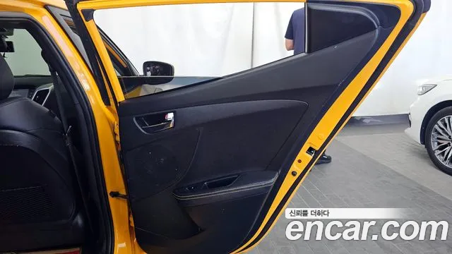 Hyundai Veloster 2017 — фото 15