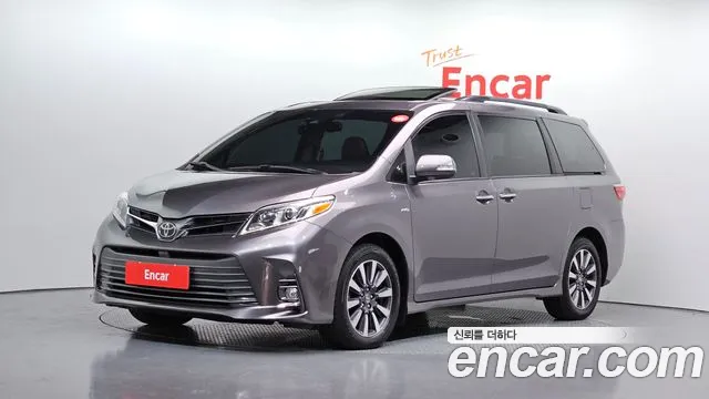 Toyota Sienna 2018 — фото 1