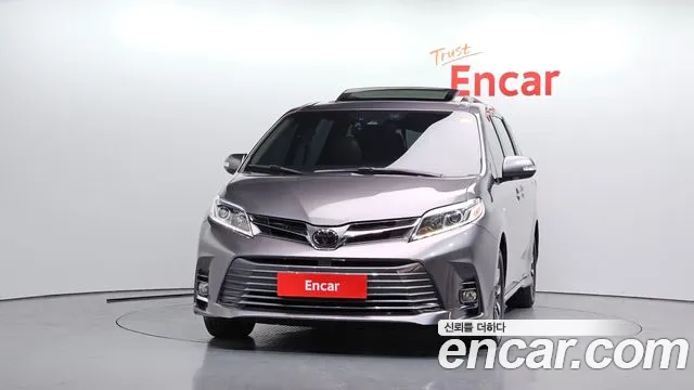Toyota Sienna 2018 — фото 3