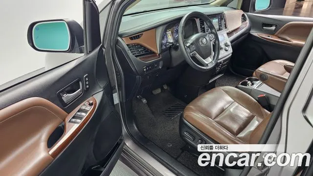 Toyota Sienna 2018 — фото 10