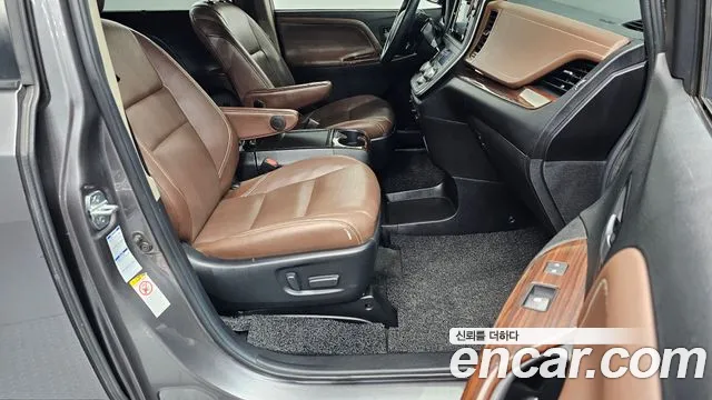 Toyota Sienna 2018 — фото 12