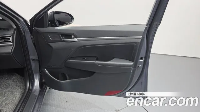 Hyundai AVANTE 2019 — фото 14