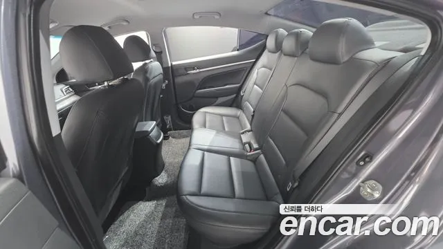 Hyundai AVANTE 2019 — фото 16