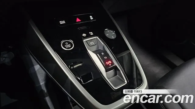 Audi Q4 e-tron 2025 — фото 12