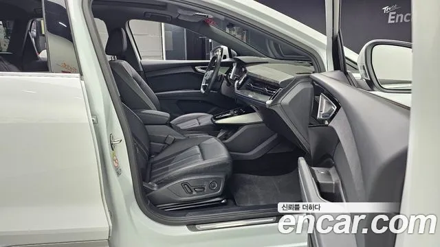 Audi Q4 e-tron 2025 — фото 17