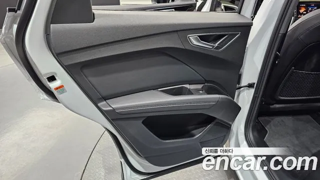 Audi Q4 e-tron 2025 — фото 15