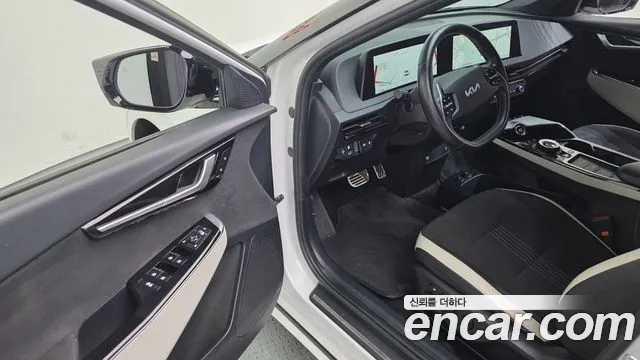 Kia EV6 2022 — фото 12