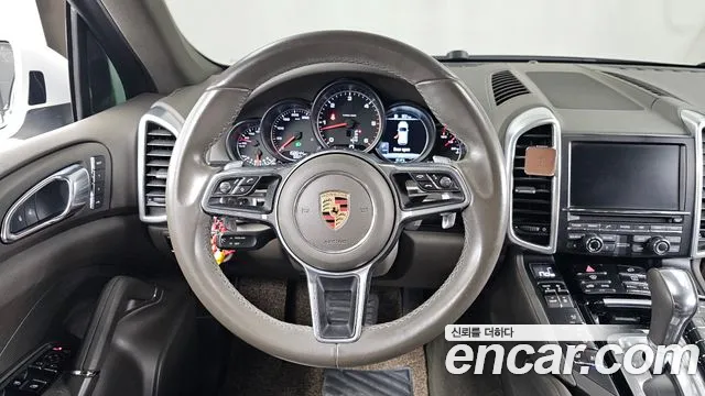 Porsche Cayenne 2016 — фото 13