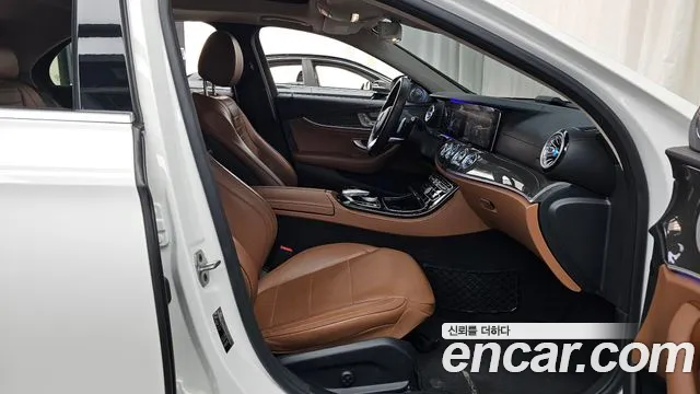 Mercedes-Benz E-Class 2019 — фото 17