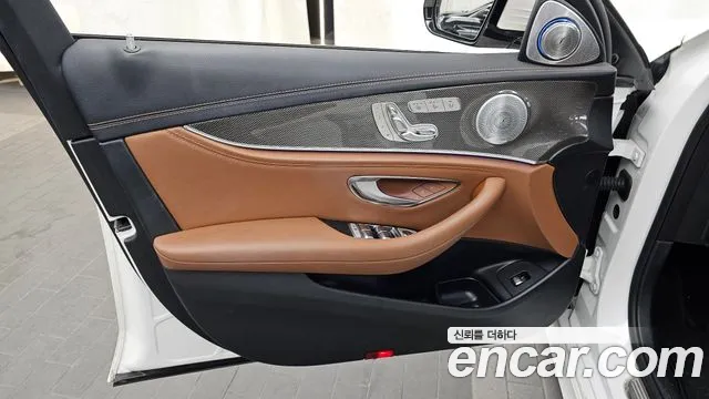 Mercedes-Benz E-Class 2019 — фото 14