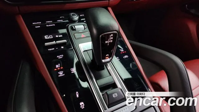 Porsche Cayenne 2020 — фото 12