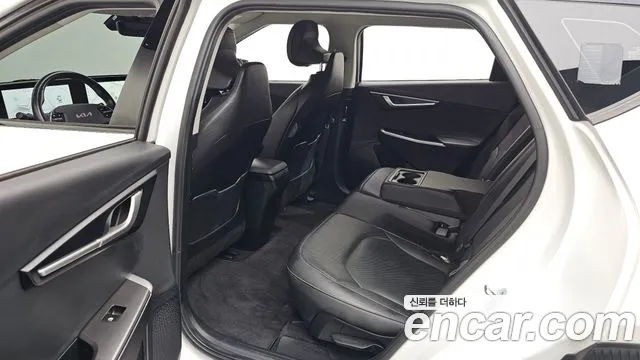 Kia EV6 2022 — фото 16