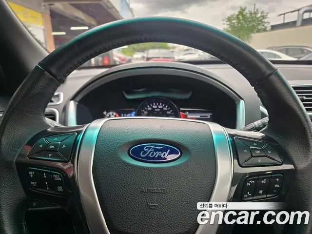 Ford Explorer 2016 — фото 14