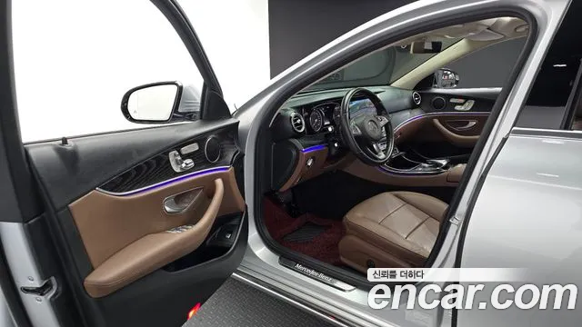 Mercedes-Benz E-Class 2017 — фото 10