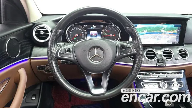 Mercedes-Benz E-Class 2017 — фото 12