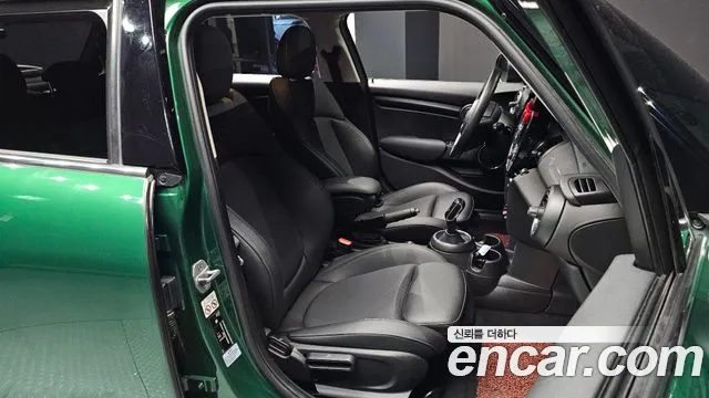 Mini Cooper 2021 — фото 16