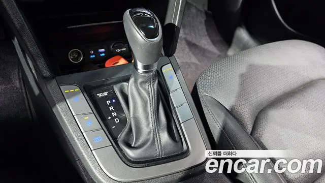 Hyundai AVANTE 2016 — фото 12