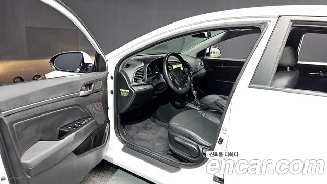 Hyundai AVANTE 2016 — фото 13