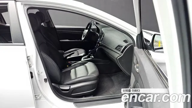 Hyundai AVANTE 2016 — фото 17