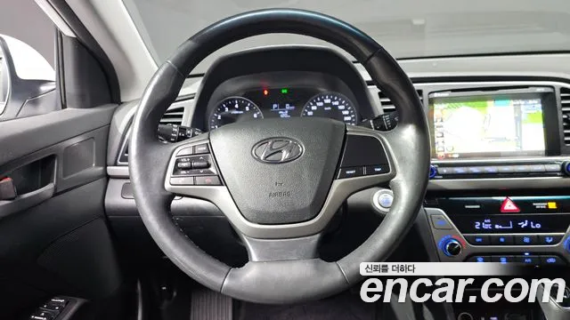 Hyundai AVANTE 2016 — фото 19