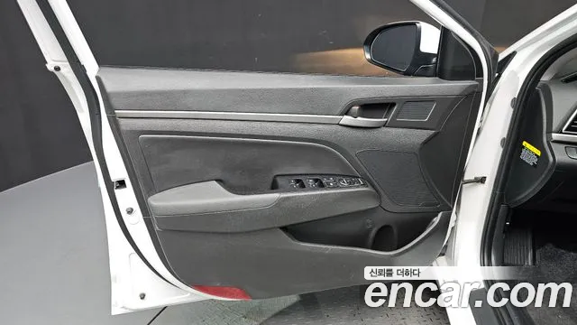 Hyundai AVANTE 2016 — фото 14