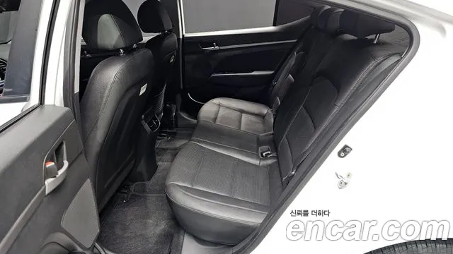 Hyundai AVANTE 2016 — фото 16