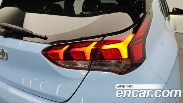 Hyundai Veloster 2019 — фото 9