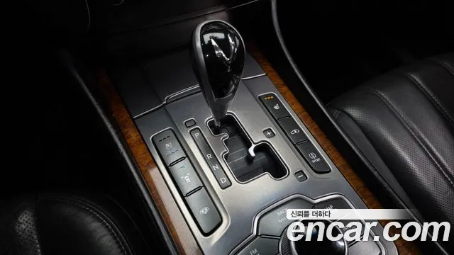 Hyundai Equus 2012 — фото 9