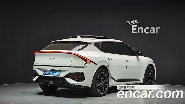 Kia EV6 2025 — фото 2