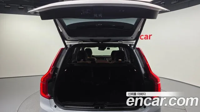 Volvo XC90 2022 — фото 20