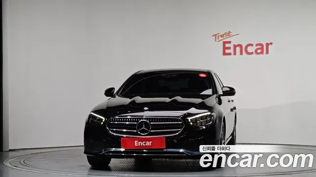 Mercedes-Benz E-Class 2023 — фото 3