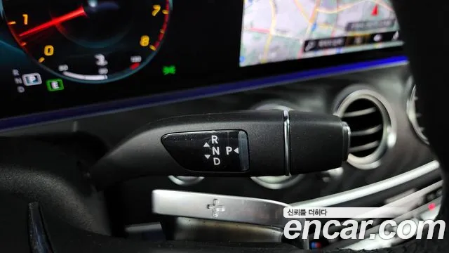 Mercedes-Benz E-Class 2023 — фото 12