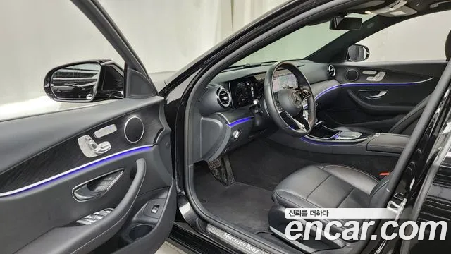 Mercedes-Benz E-Class 2023 — фото 13