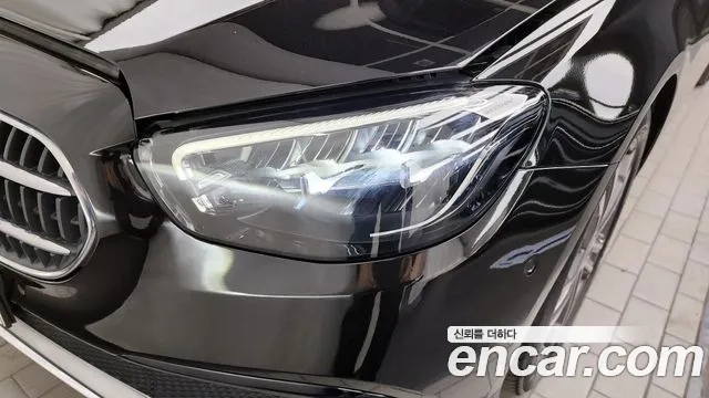 Mercedes-Benz E-Class 2023 — фото 8