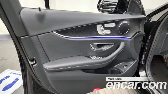 Mercedes-Benz E-Class 2023 — фото 14