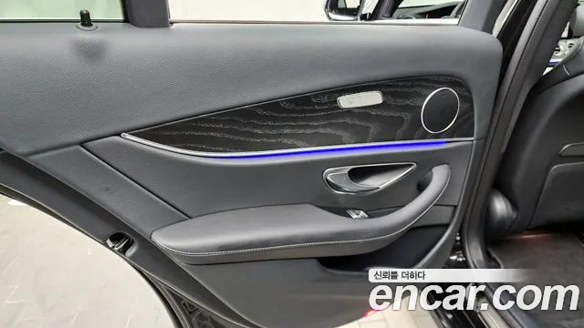 Mercedes-Benz E-Class 2023 — фото 15