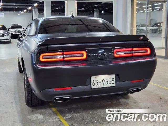 Dodge Challenger 2017 — фото 20
