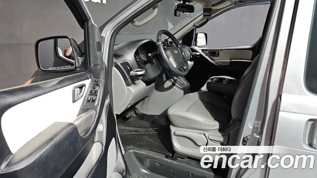 Hyundai Starex 2015 — фото 10